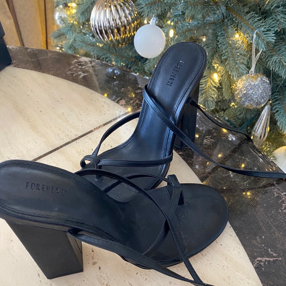 CHUNK LACE UP HEELED SANDALS